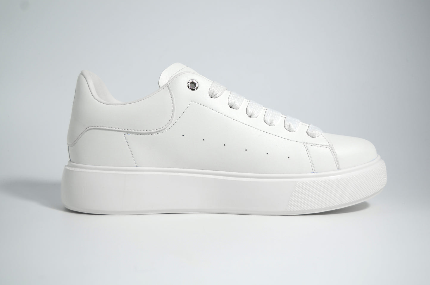 White Causal Sneakers
